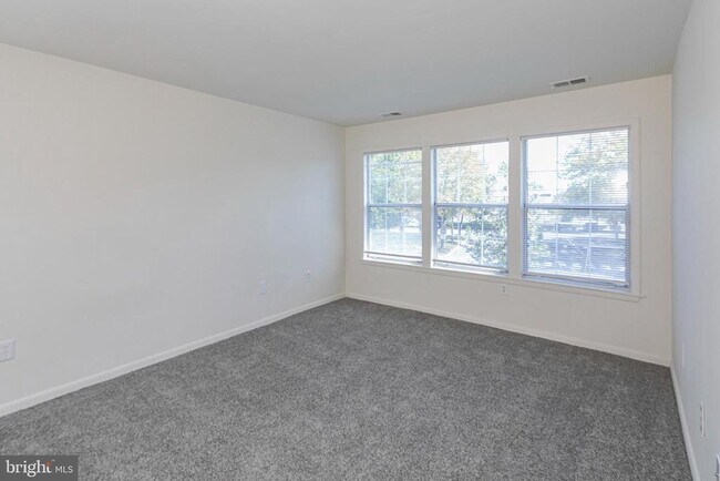 Building Photo - 104 Olympic Ct