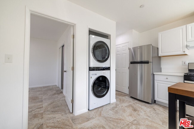 Building Photo - 15415 Sandstone St