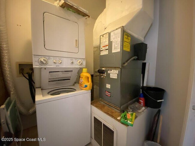 Building Photo - 404 Taylor Ave