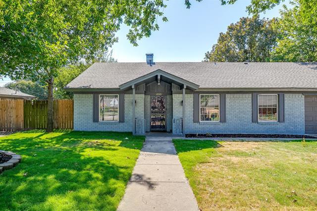 Building Photo - 1225 Crestwood Dr