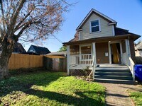Building Photo - Adorable 3bdrm Home in Great Neighborhood! Lovely Yard!