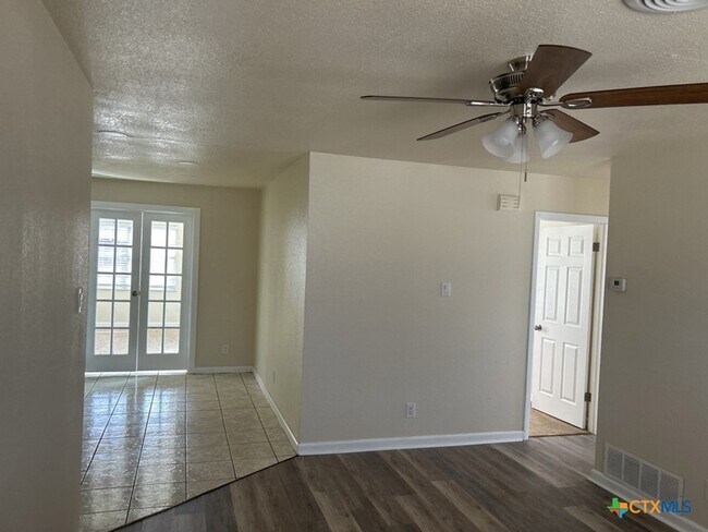 Building Photo - 1208 Ridgemont Dr