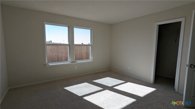 Building Photo - 521 Autumn Blaze