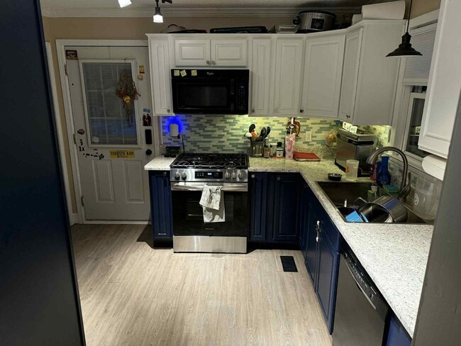 Building Photo - Fully Furnished Retreat with a Dream Backyard