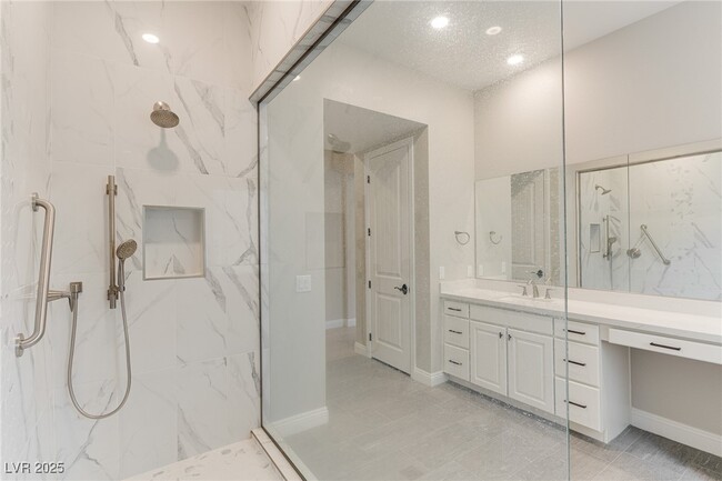 Building Photo - 9133 Las Manaitas Ave