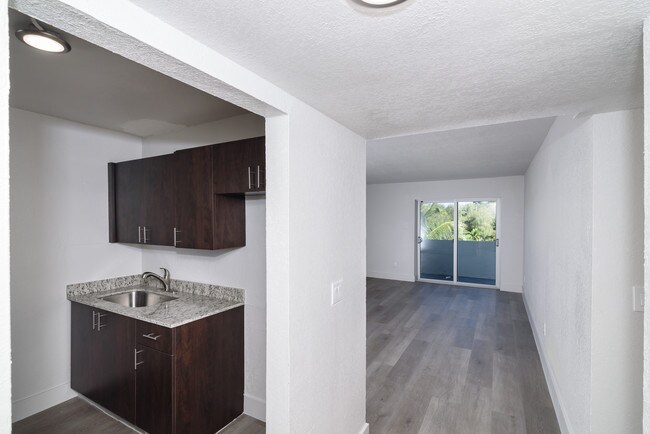 Building Photo - Prestige Palms