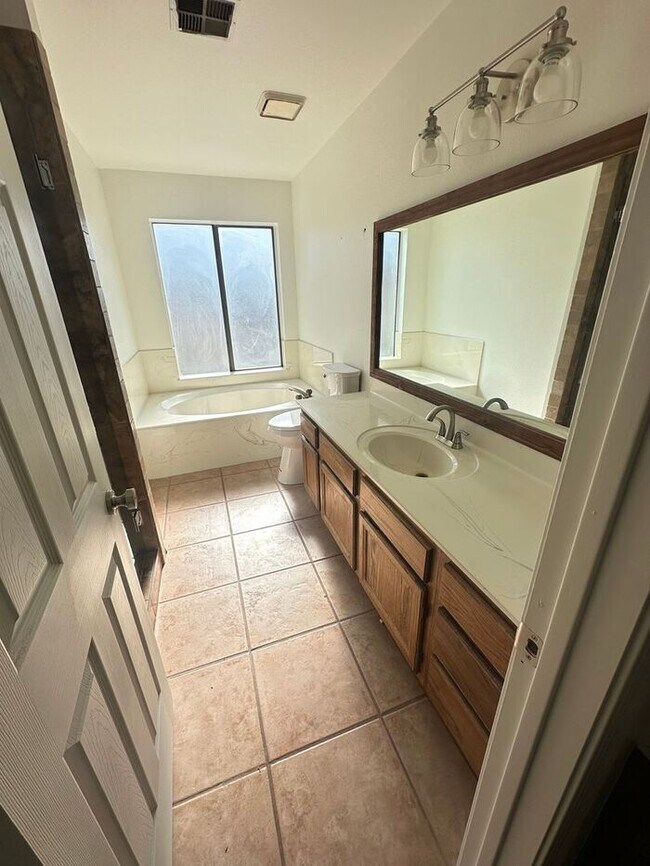 Building Photo - 946 N 59th St