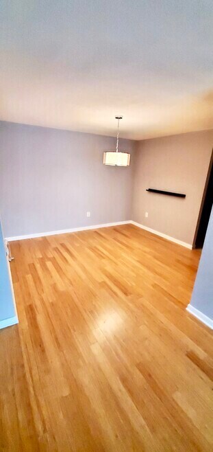 Building Photo - 1300 Army Navy Dr