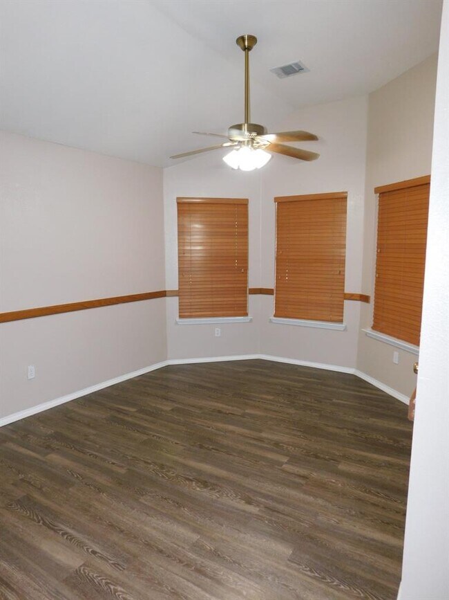 Building Photo - 715 Spring Brook Ln