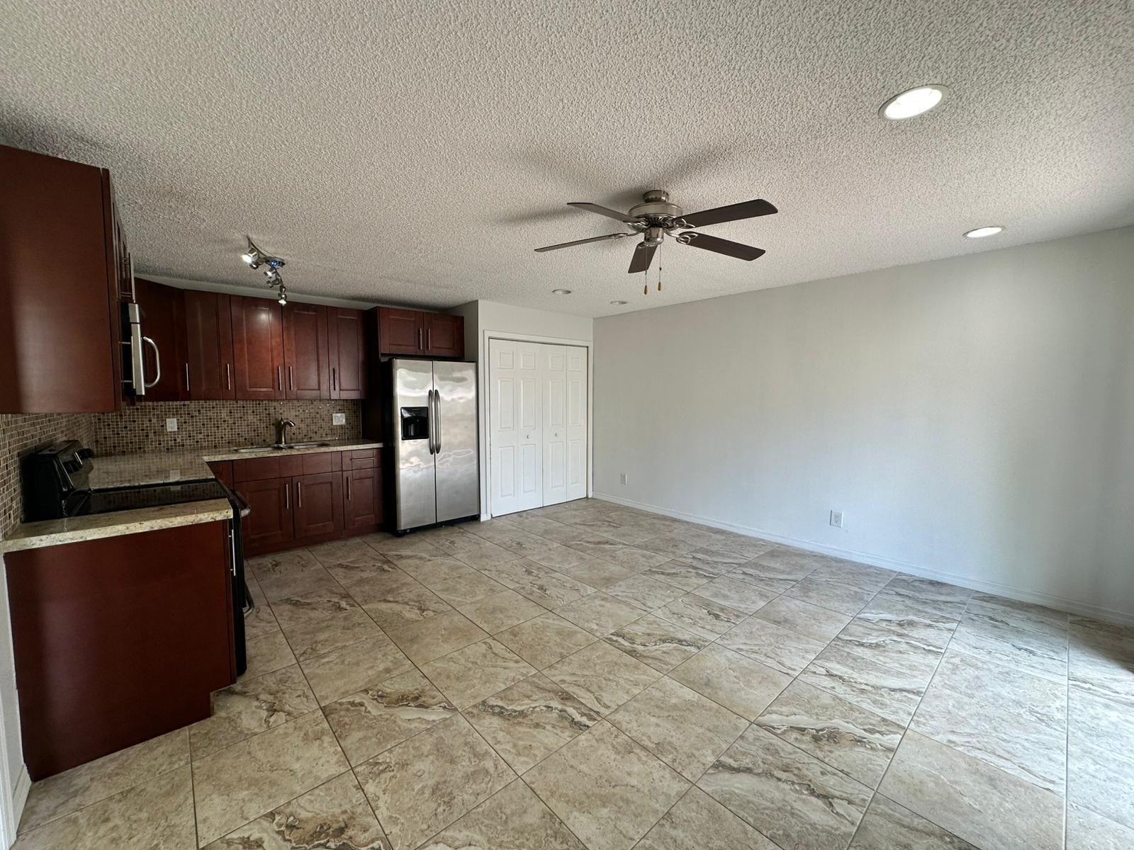 Building Photo - 637 Executive Center Dr