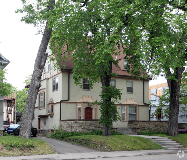 Primary Photo - 1009 University Ave SE