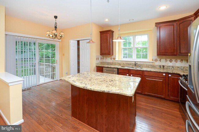 Building Photo - 200 Rolling Hill Dr