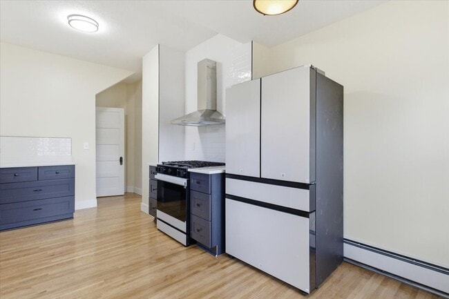 Building Photo - 712 Cedar Lake Rd S