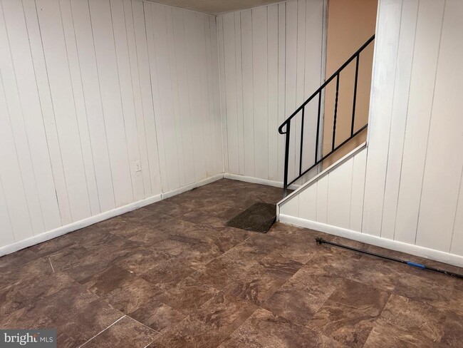 Building Photo - 34 King Charles Cir