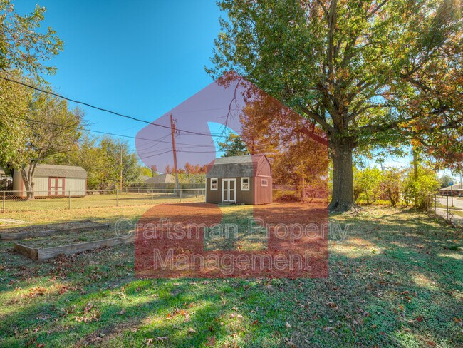 Building Photo - 224 W 5th St