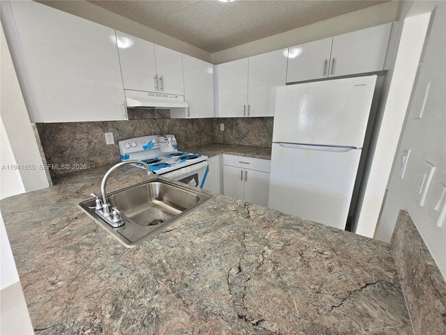 Building Photo - 14827 SW 80th St