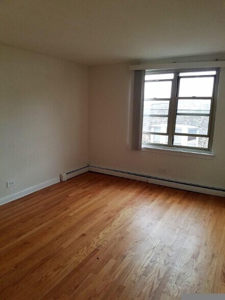 Building Photo - 3711 N Pine Grove Ave