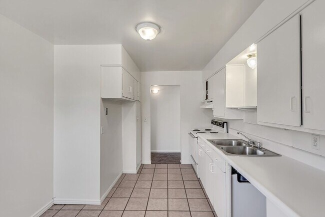 Building Photo - 187 W 2200 S
