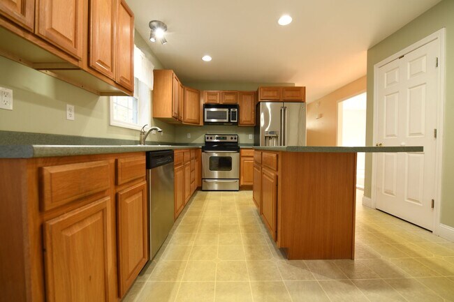Building Photo - 15 Sabatus Rd