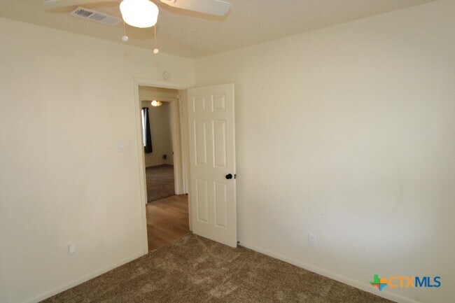 Building Photo - 604 Traci Dr