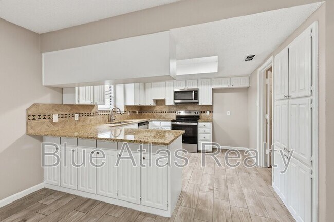 Building Photo - 6526 Aires Dr
