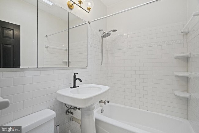 Building Photo - 830 New Hampshire Ave NW
