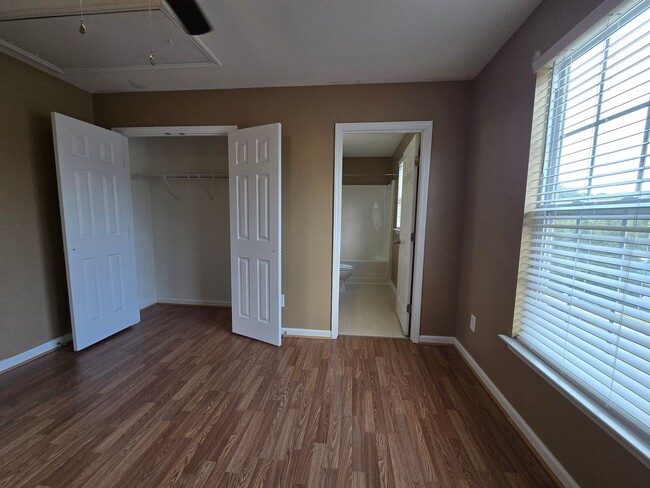 Building Photo - Gateway at Brier Creek