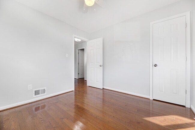 Building Photo - 6112 The Parkway