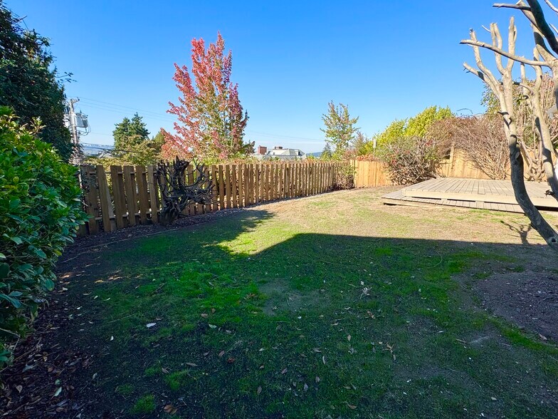 Building Photo - 6513 102nd Ave NE