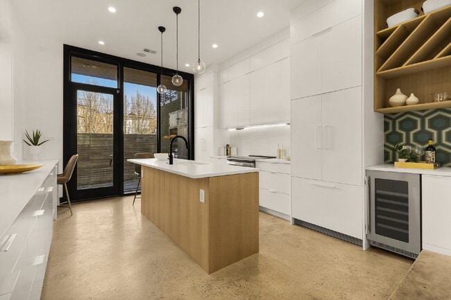 Building Photo - Modern Luxury in the Heart of Logan Circle