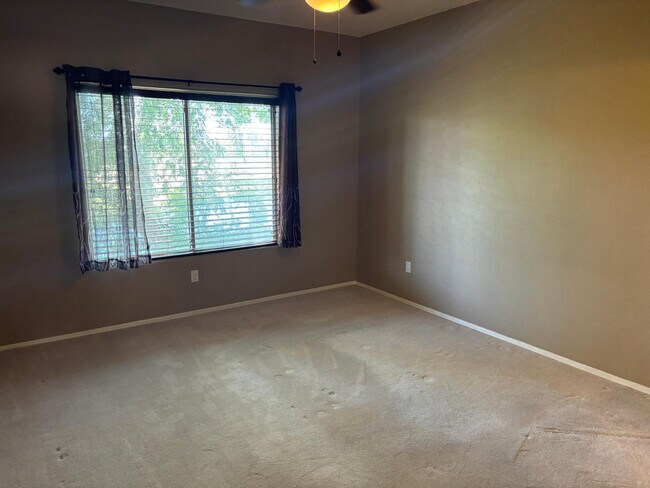 Building Photo - 7401 W Arrowhead Clubhouse Dr