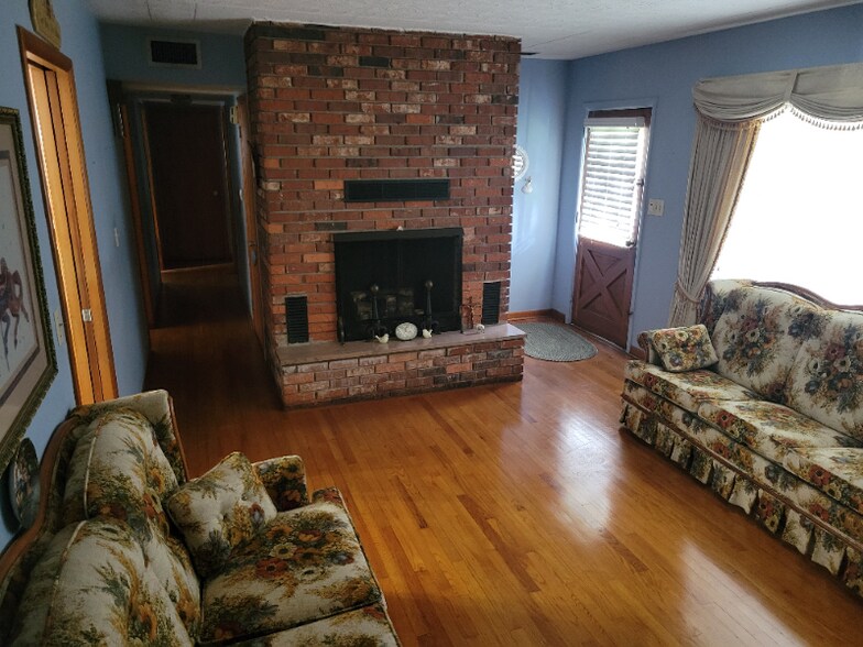 Building Photo - 7105 N 53rd St
