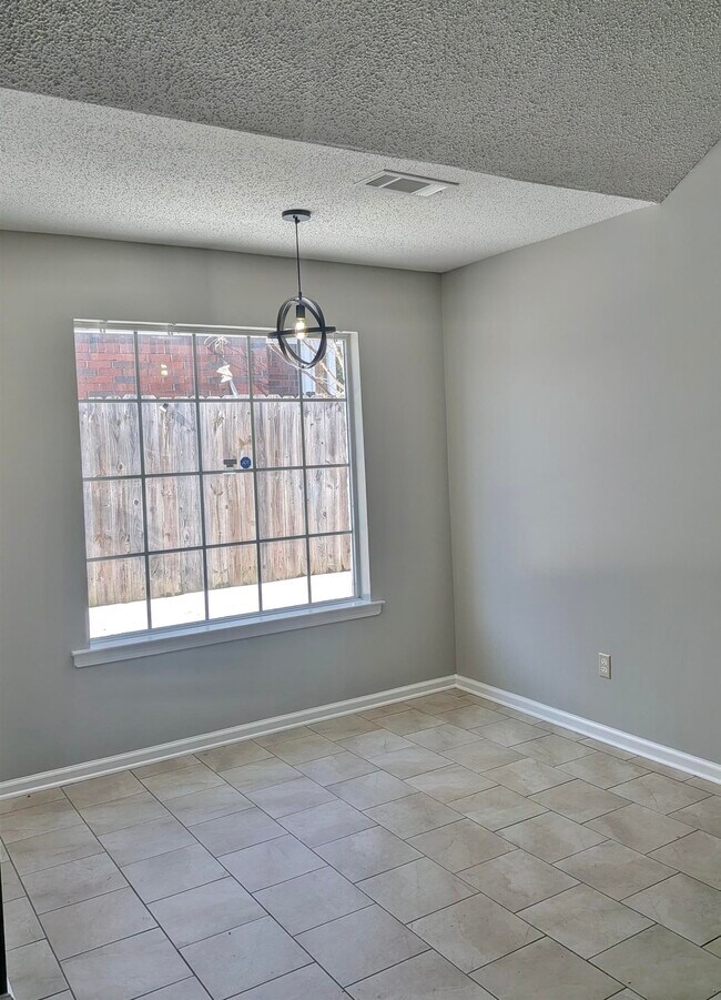 Building Photo - 9410 Garden Woods Dr