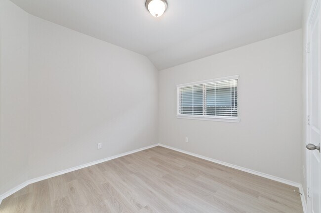 Building Photo - 20231 Moonlight Falls Ct