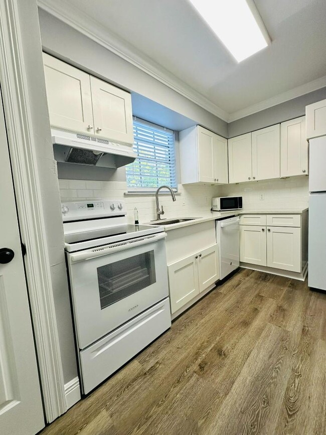Building Photo - 306 N 40th Ave