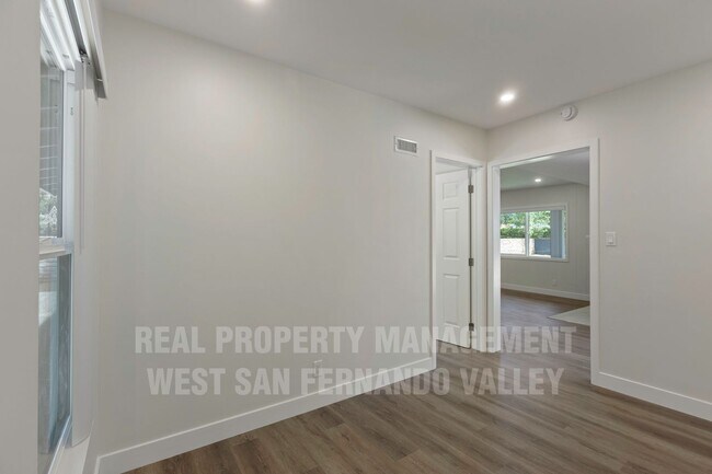 Building Photo - Beautifully Remodeled Single Family Home with Pool