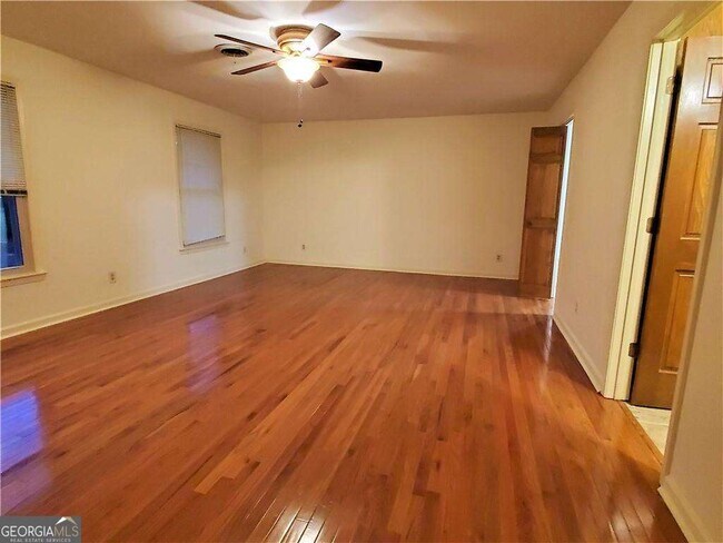 Building Photo - 2220 Sunny Hill Rd