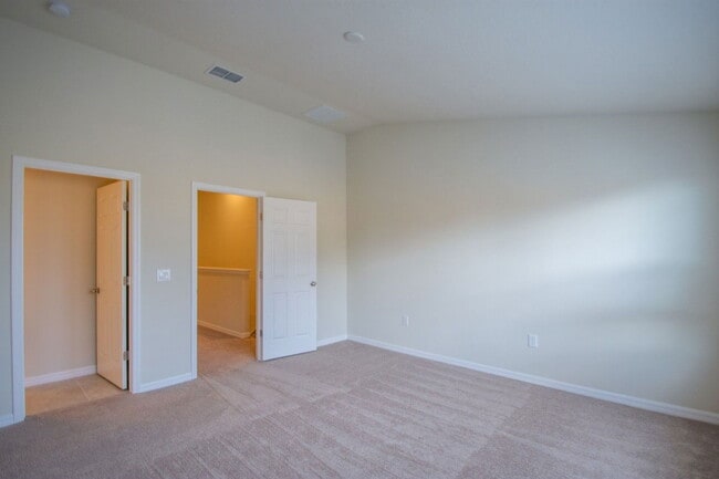 Building Photo - 3912 Plainview Dr