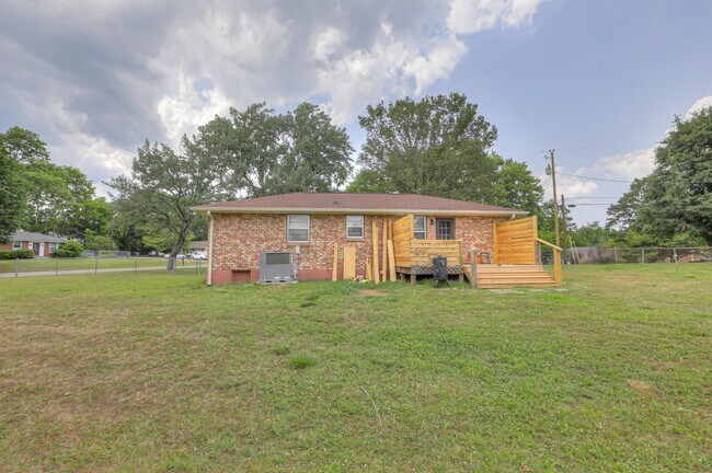 Building Photo - 307 Sunset Trail