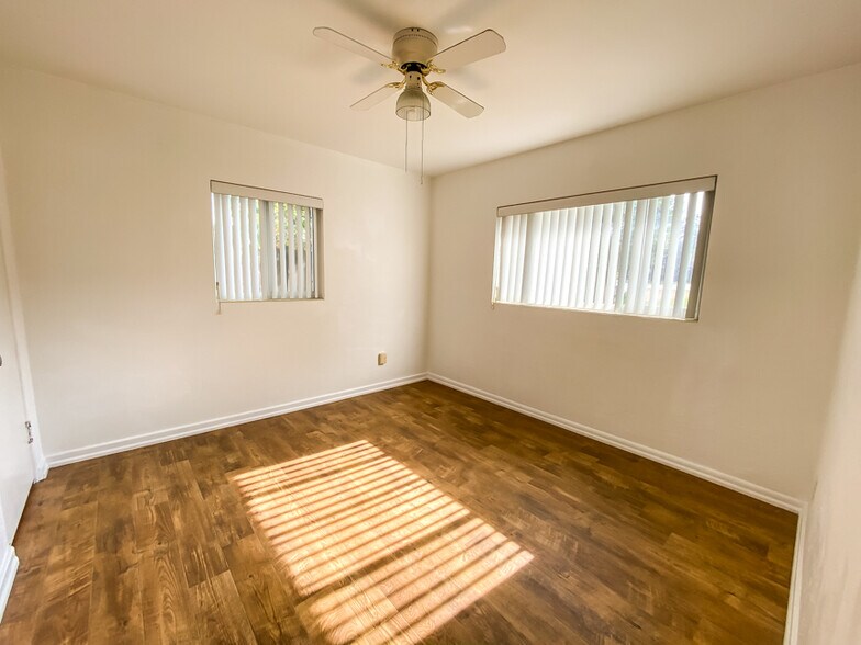 Building Photo - 151 S Triplet Lake Dr