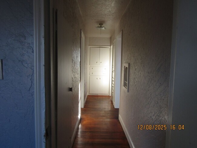 Building Photo - Very nice spacious home! No Carpet!