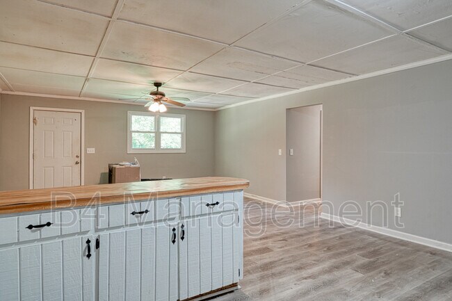 Building Photo - 168 Cherokee Cir
