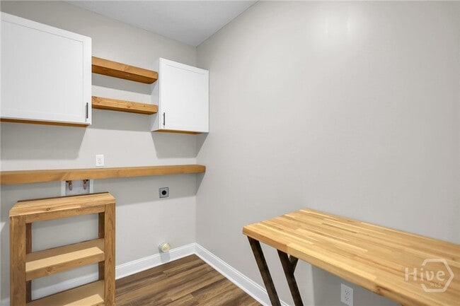 Building Photo - 1039 Meloney Dr