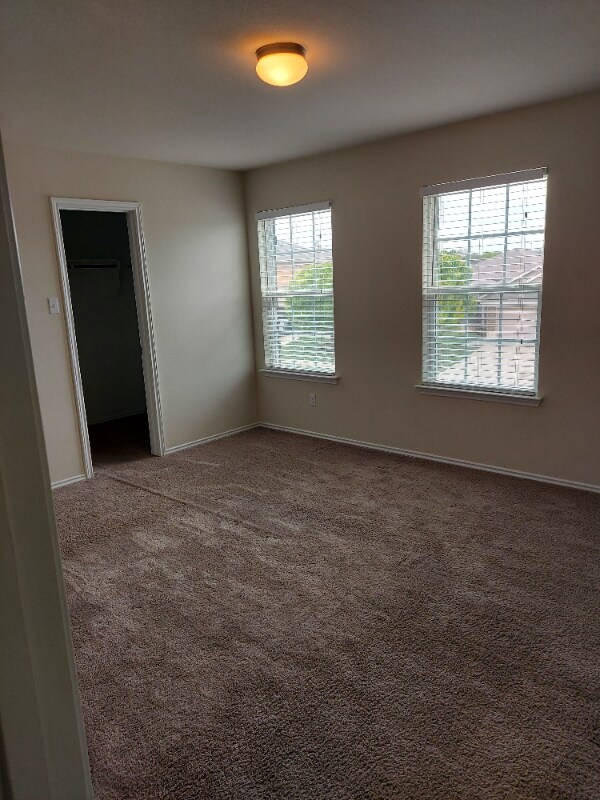 Building Photo - 112 W Vega Ln