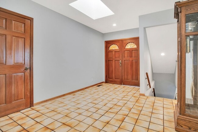 Building Photo - 15470 Longbow Dr