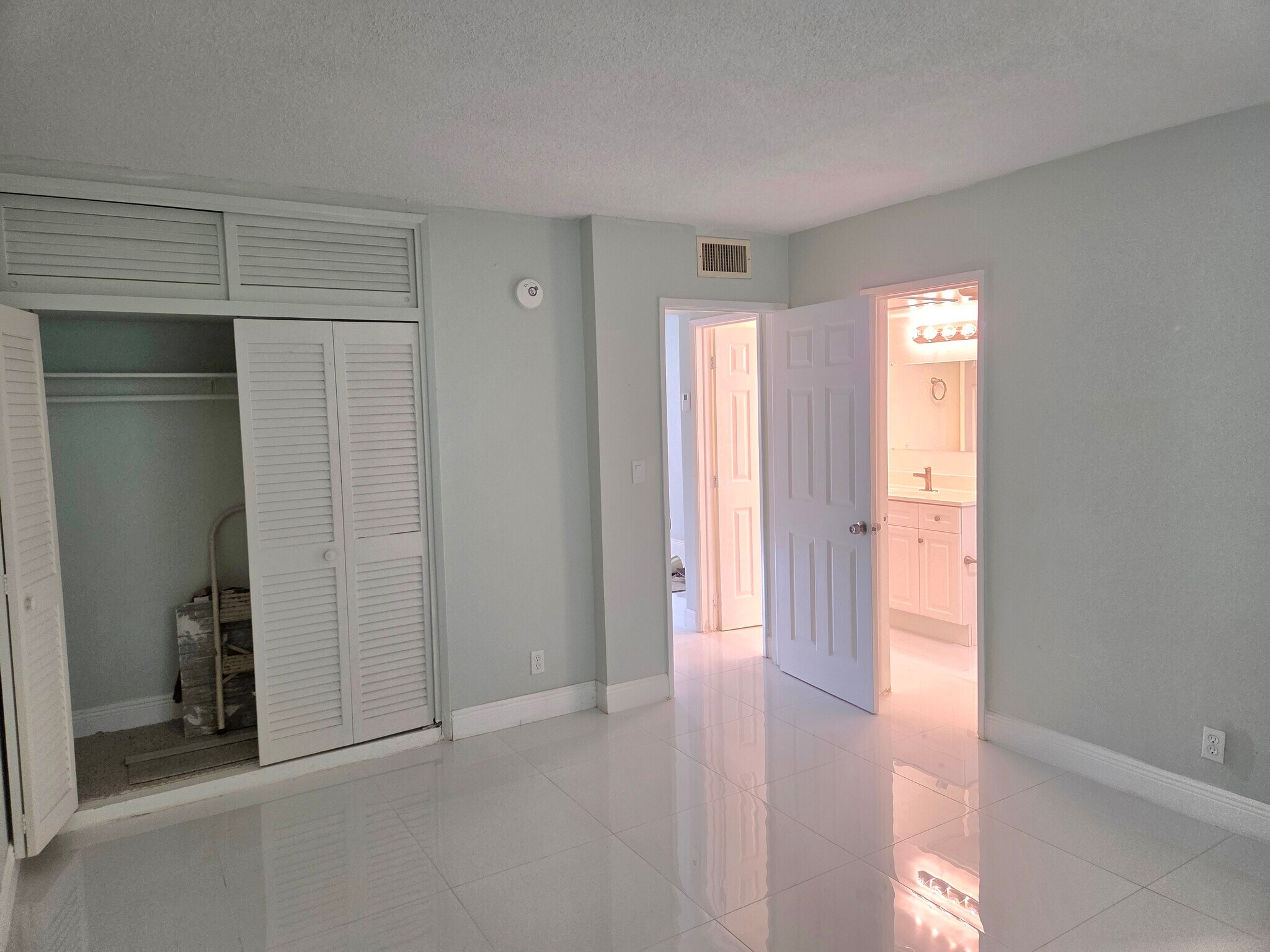 Privacy door to the bathroom - 1971 SE 5th Ct