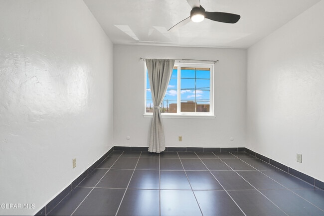 Building Photo - 333 Eubank Ct