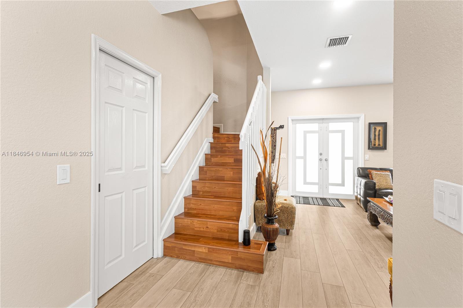 Building Photo - 1515 Winterberry Ln
