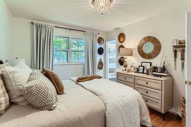Building Photo - Cedar Hills 3 Bedroom, 2.5 Bathroom Ranch