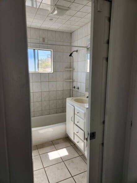 Bathroom - 4639 Lincoln Ave